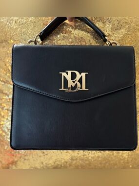 Badgley Mischka Black Classic Handbag with Gold Hardware|Elegant Shoulder Purse
